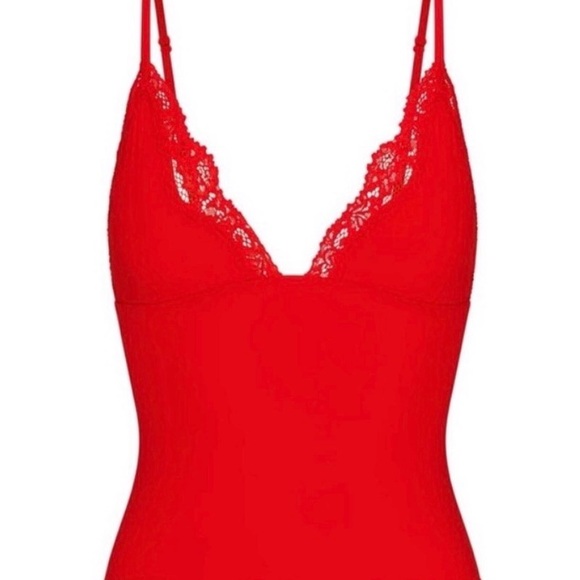 SKIMS Tops - SKIMS TRIANGLE CAMI CAYENNE Medium buy it now price ❤️🫶🏻🥰
